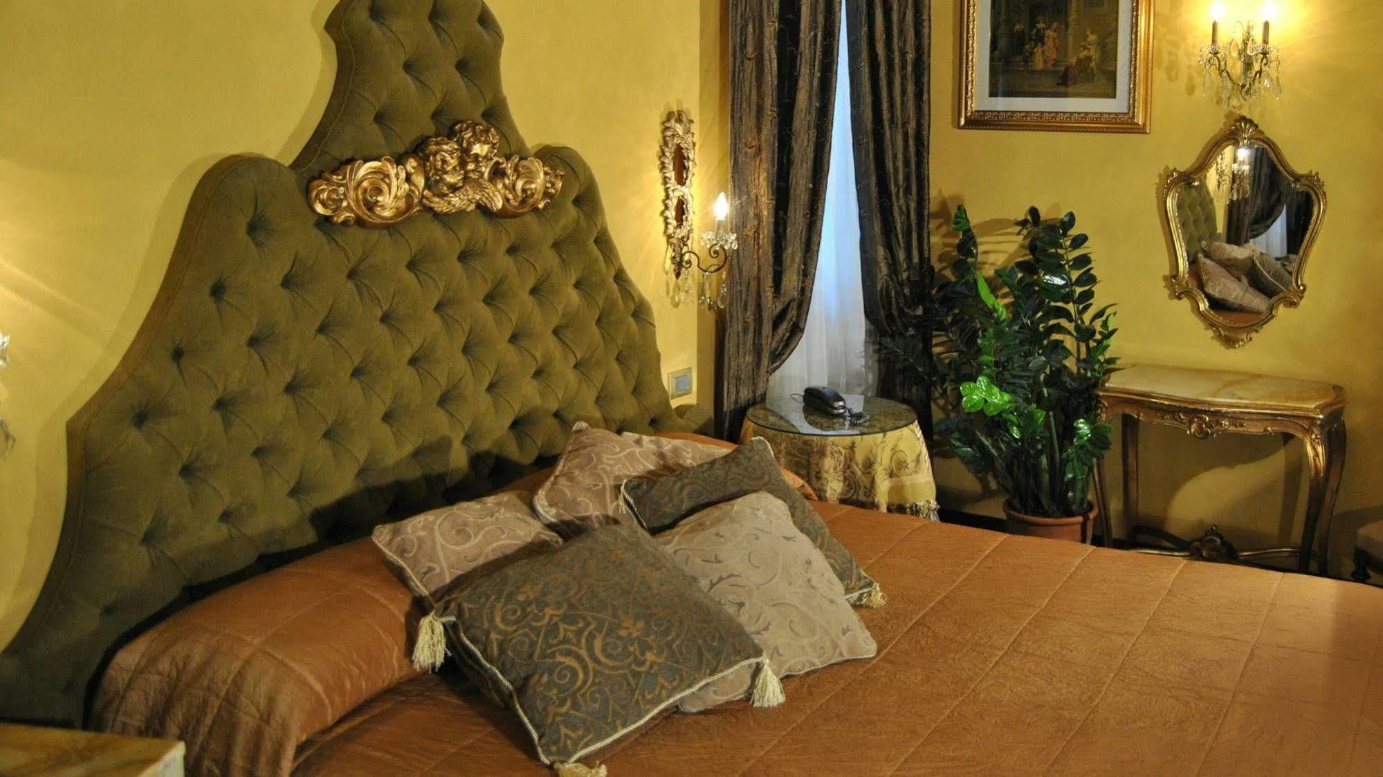 Boutique Campo De' Fiori 3* Rome